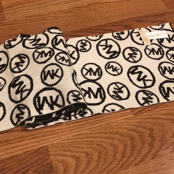 Scarf - Picture 4 of 4